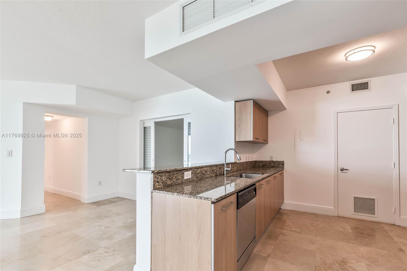 METROPOLIS II AT DADELAND - Residential Lease