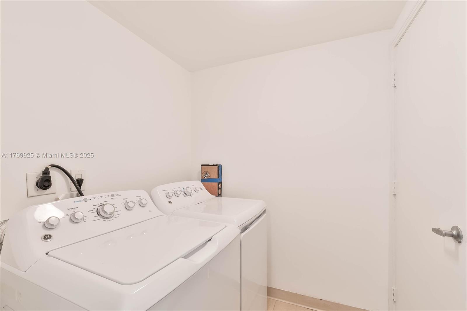 METROPOLIS II AT DADELAND - Residential Lease