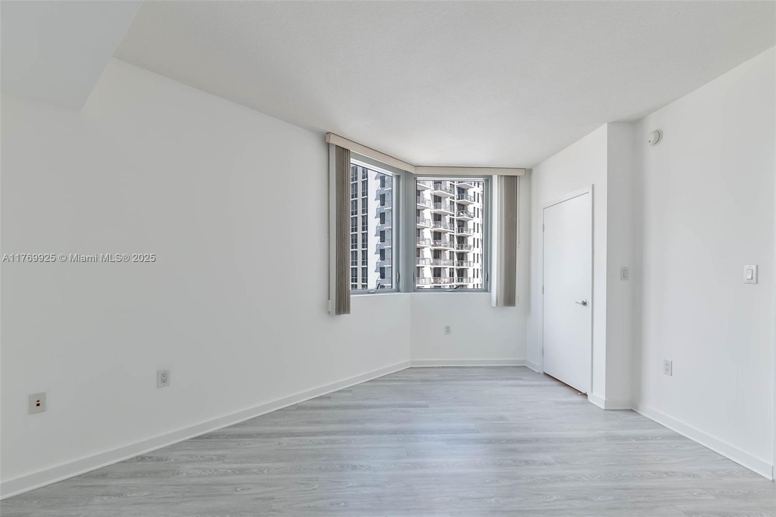 METROPOLIS II AT DADELAND - Residential Lease