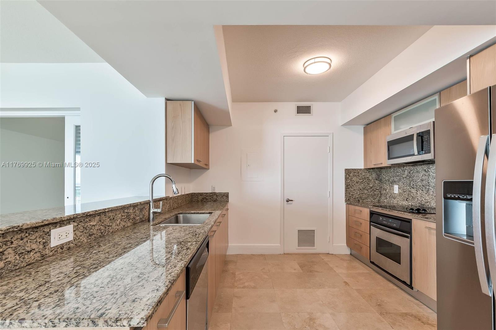 METROPOLIS II AT DADELAND - Residential Lease