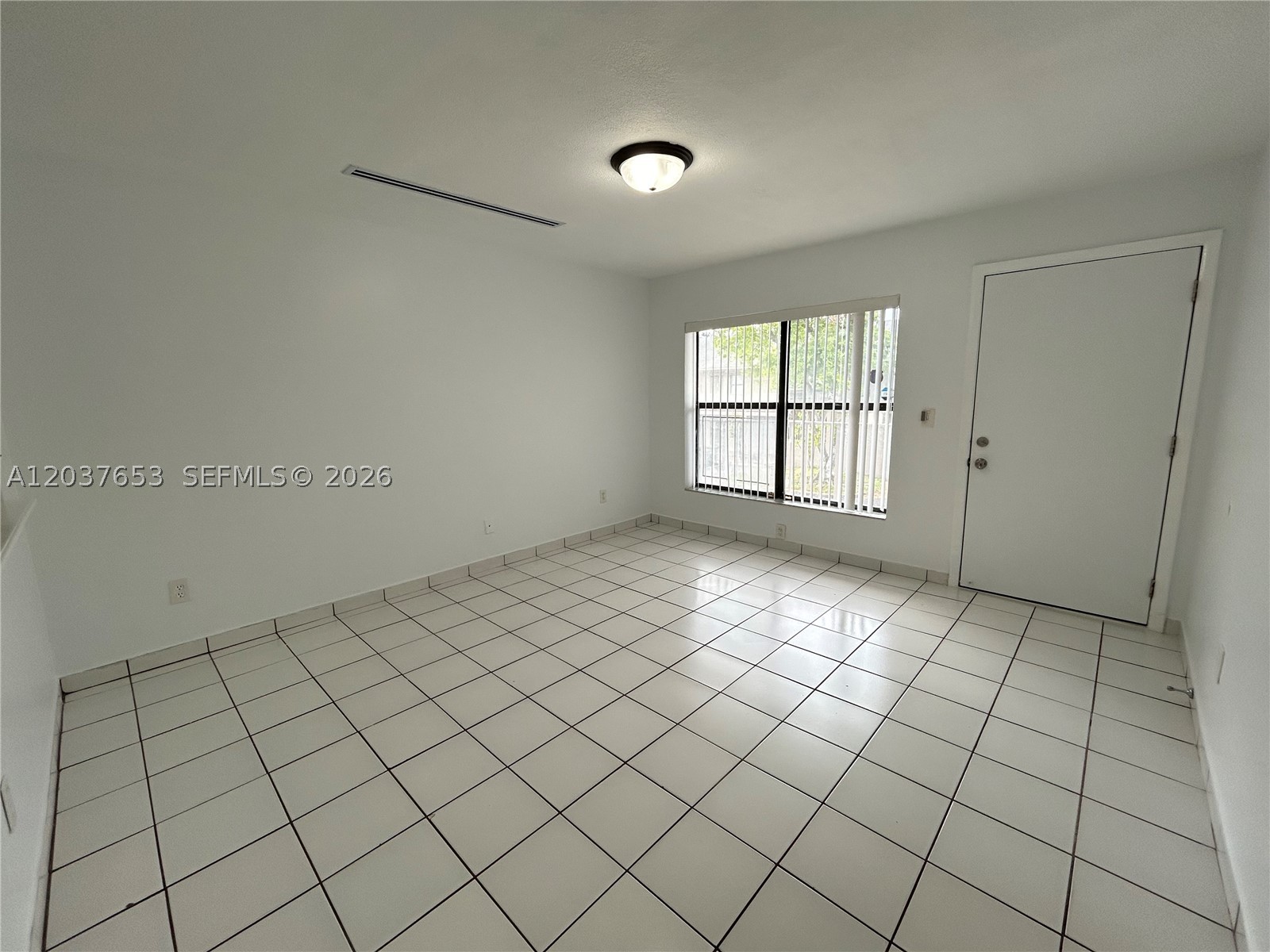 ROZLAND CONDO - Residential Lease