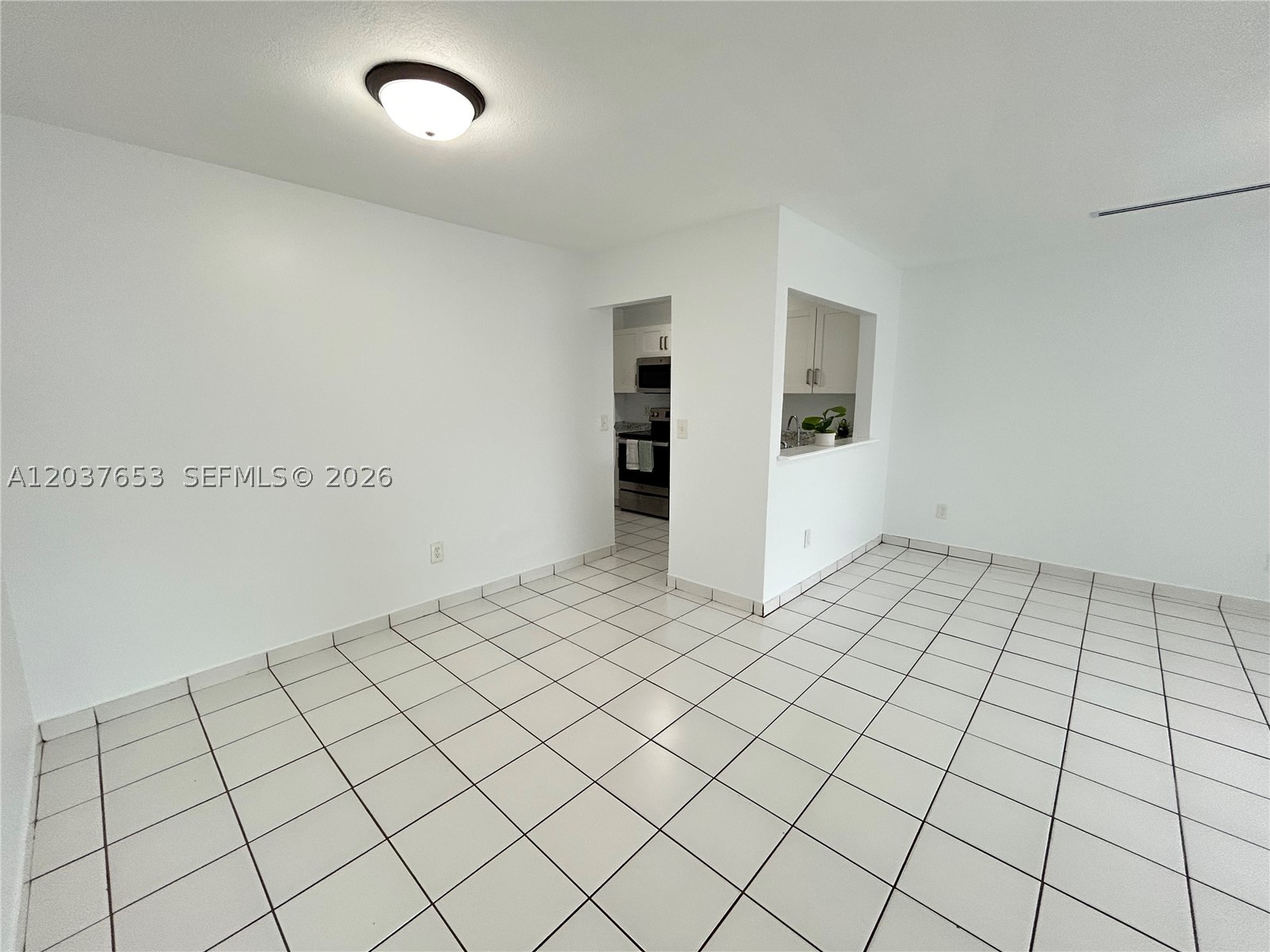 ROZLAND CONDO - Residential Lease