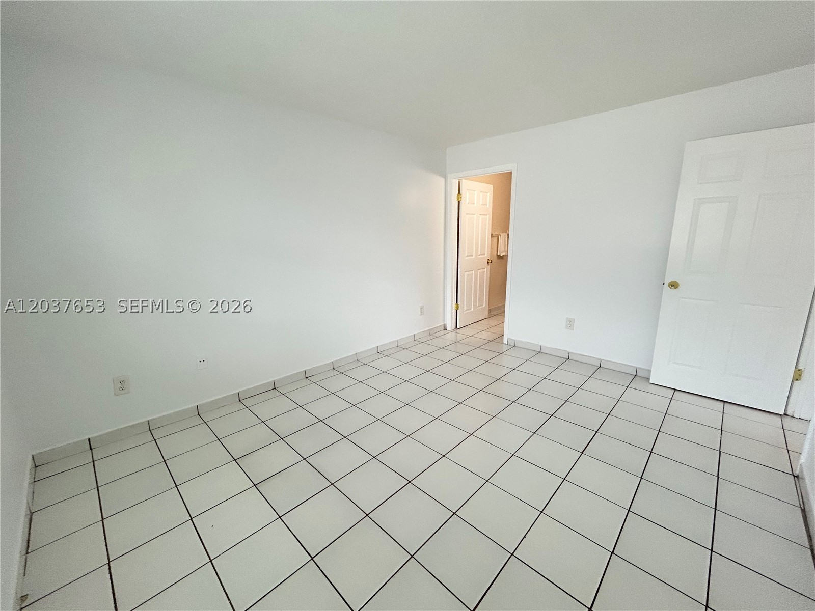 ROZLAND CONDO - Residential Lease