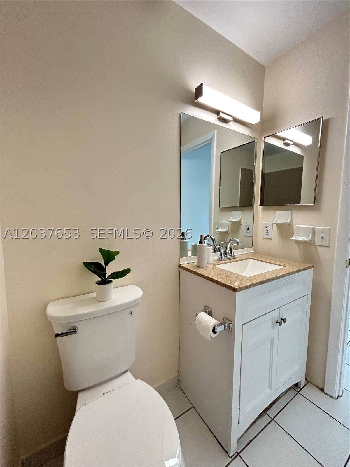 ROZLAND CONDO - Residential Lease