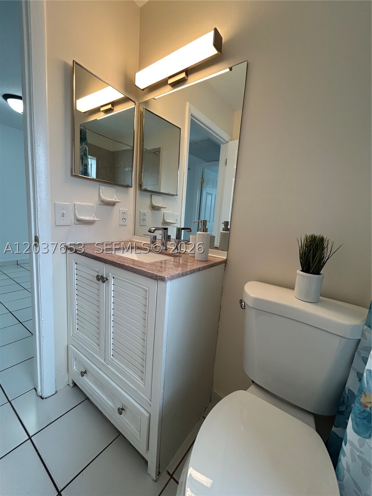 ROZLAND CONDO - Residential Lease