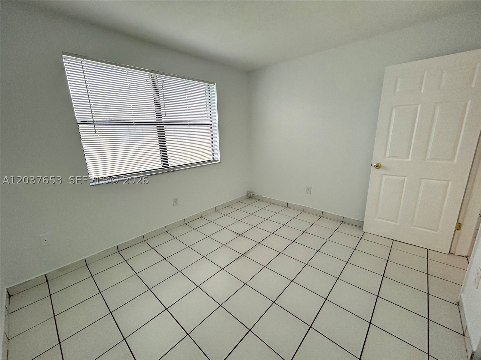 ROZLAND CONDO - Residential Lease