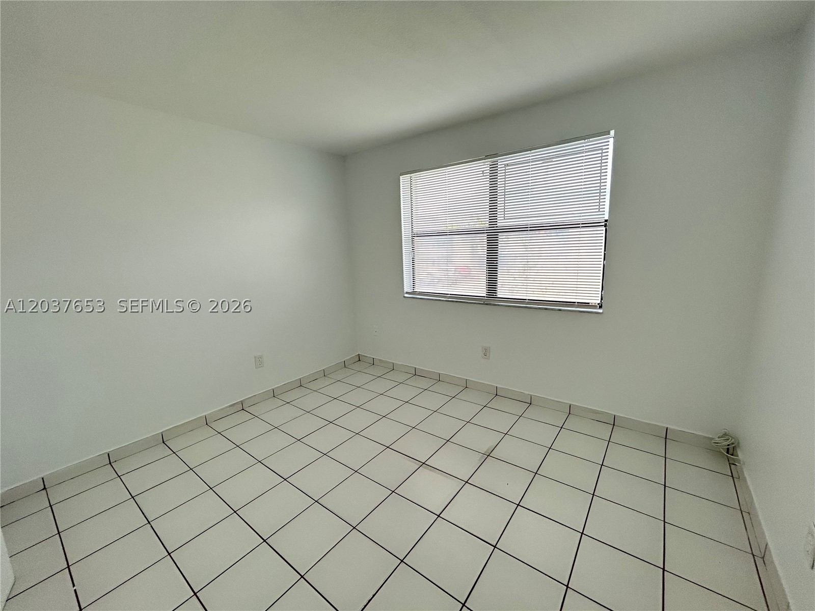 ROZLAND CONDO - Residential Lease