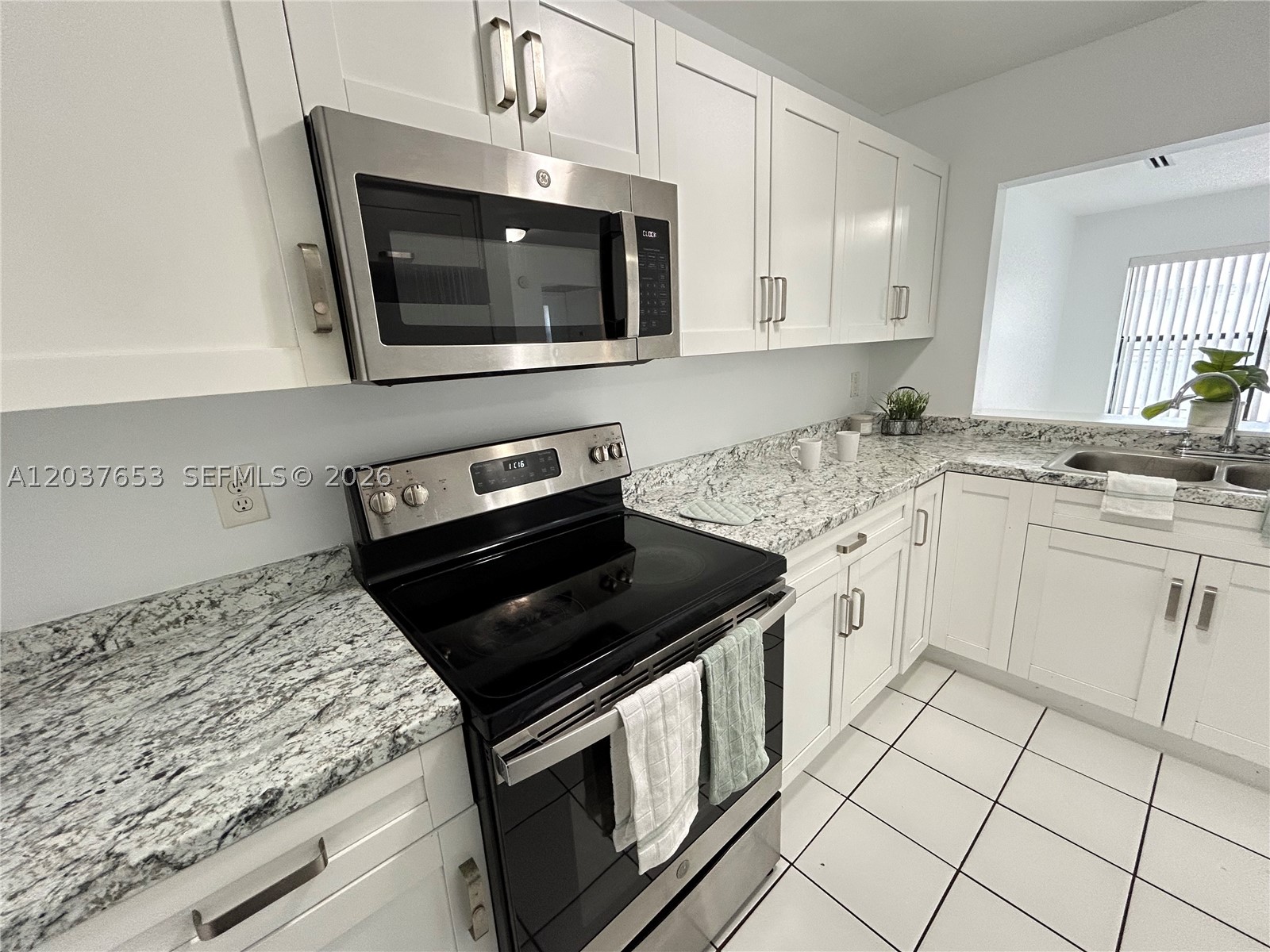 ROZLAND CONDO - Residential Lease