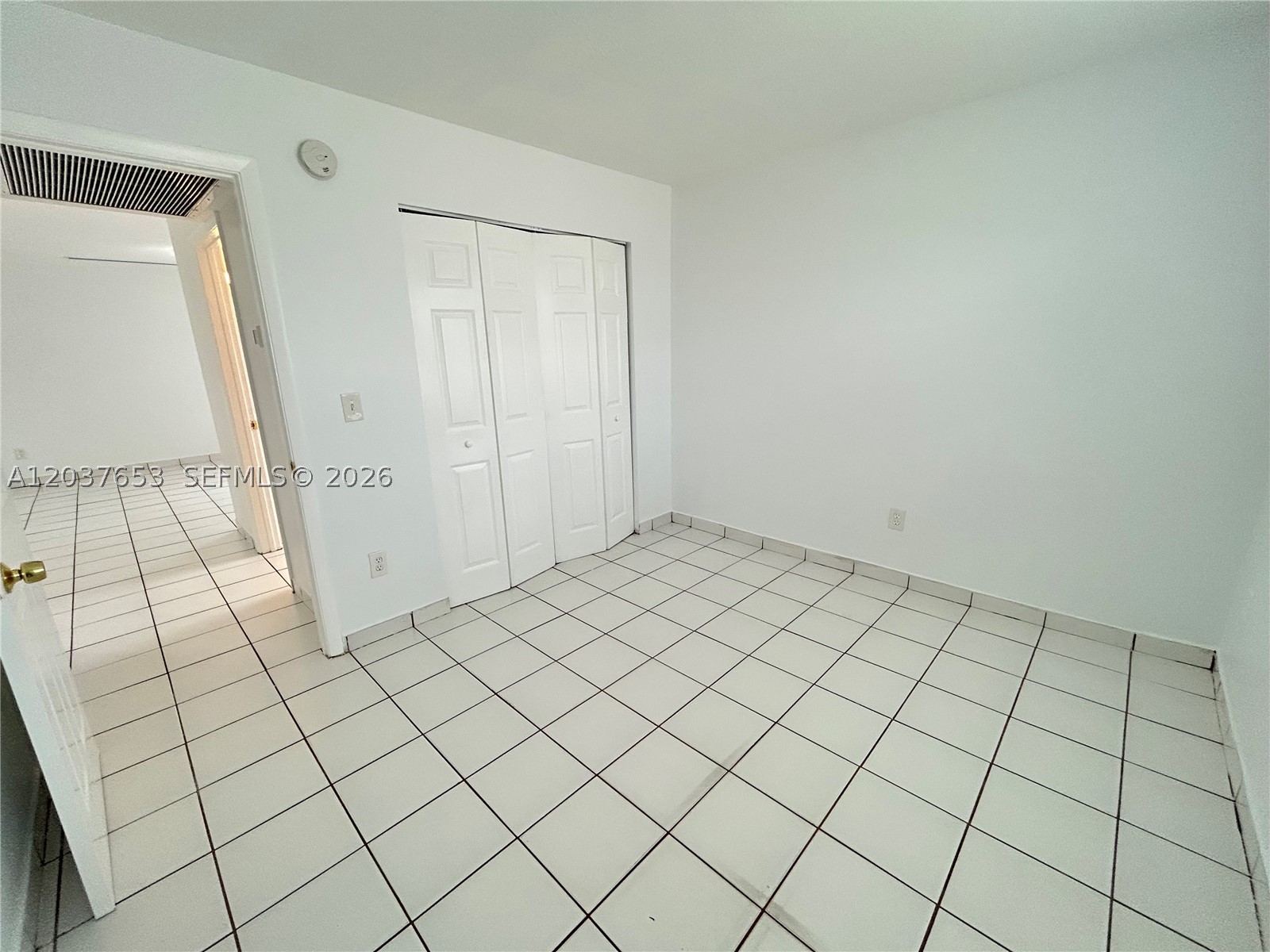 ROZLAND CONDO - Residential Lease