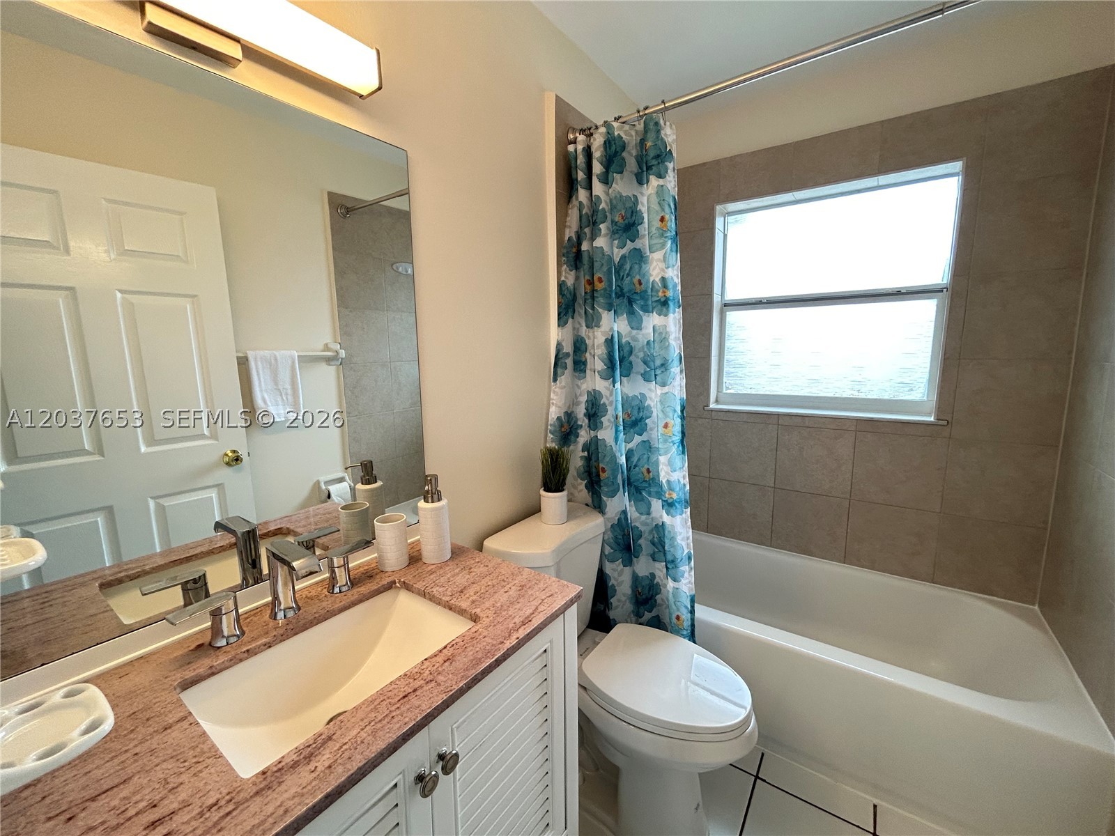 ROZLAND CONDO - Residential Lease