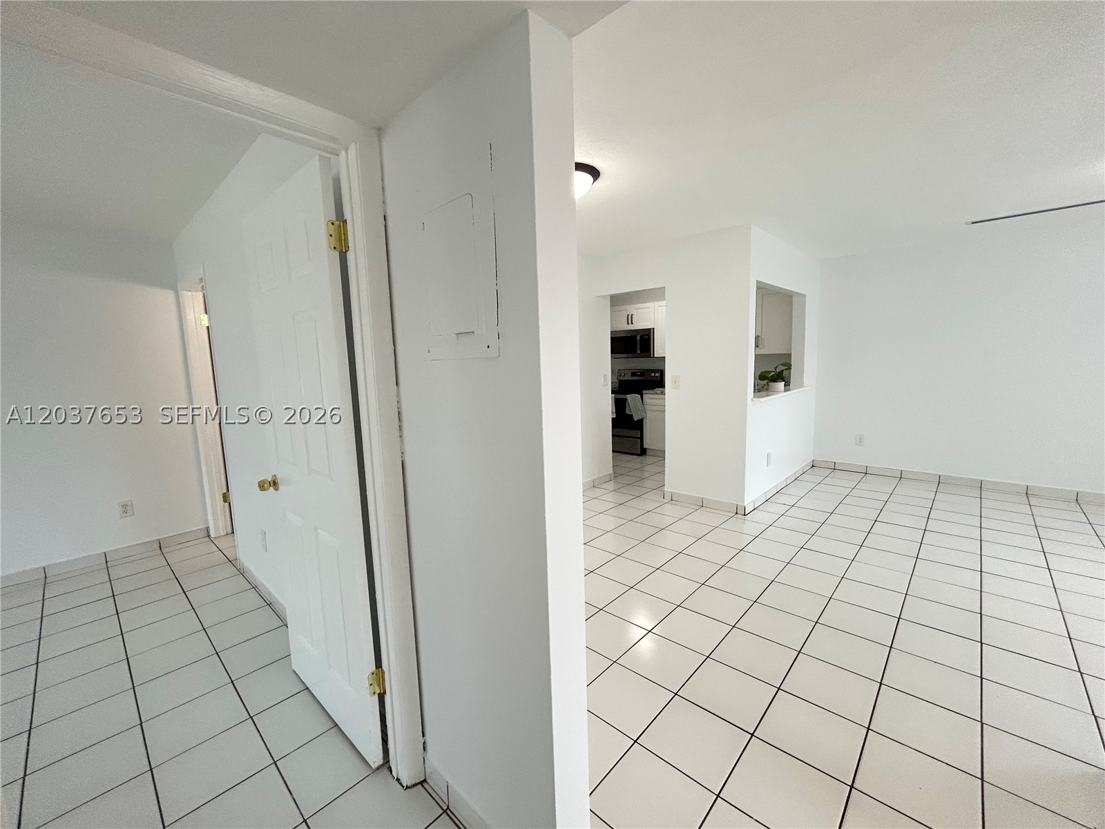 ROZLAND CONDO - Residential Lease