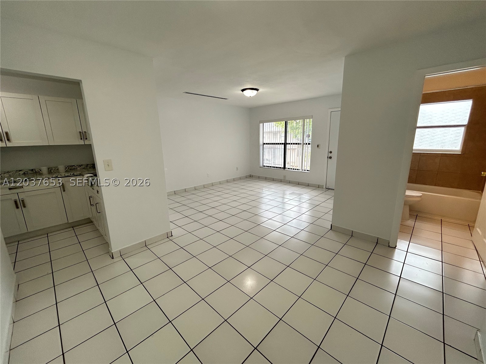 ROZLAND CONDO - Residential Lease