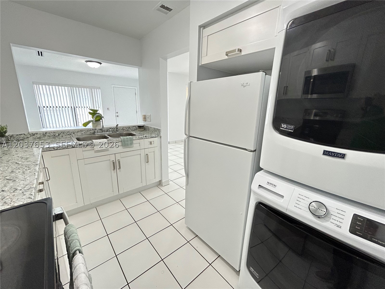 ROZLAND CONDO - Residential Lease