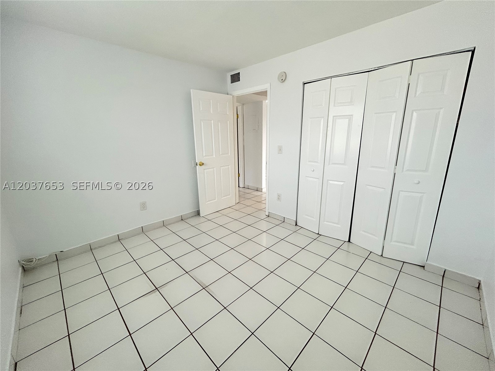 ROZLAND CONDO - Residential Lease