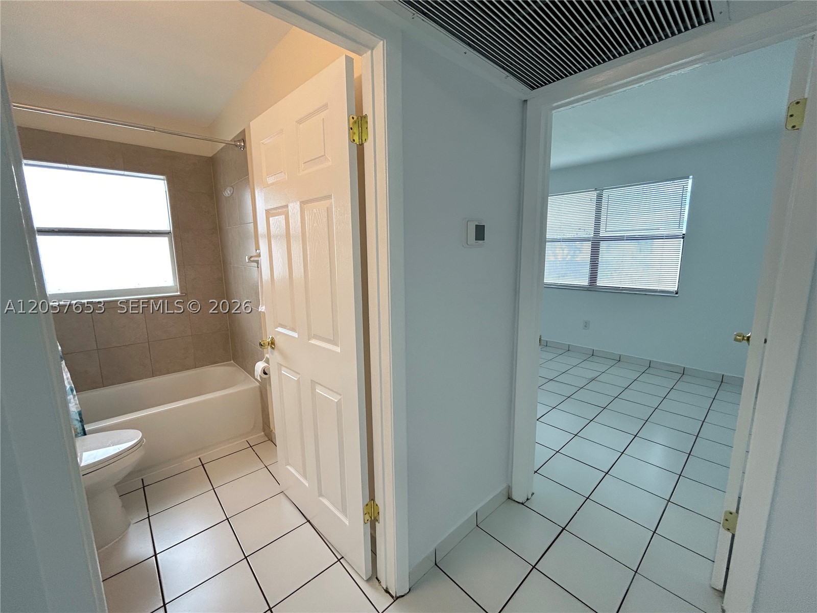 ROZLAND CONDO - Residential Lease