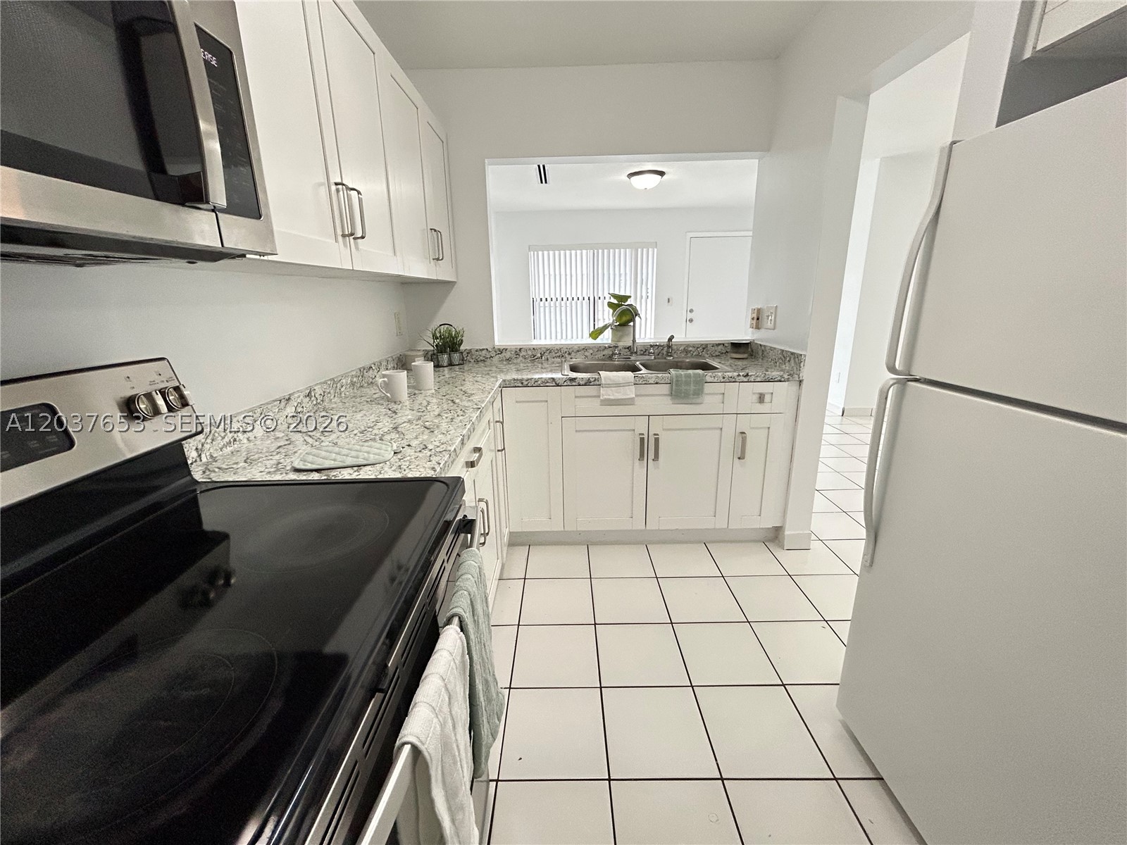 ROZLAND CONDO - Residential Lease