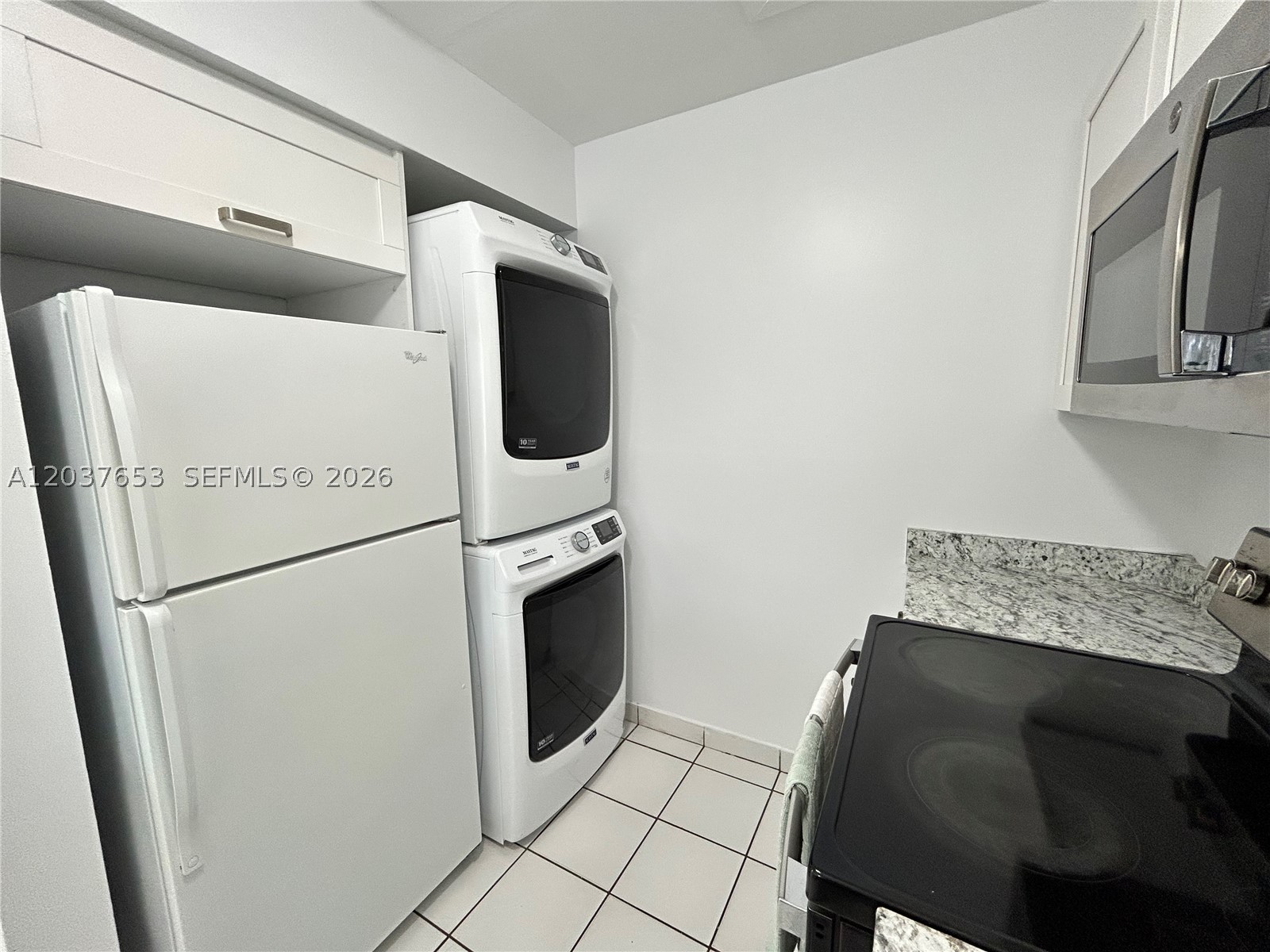 ROZLAND CONDO - Residential Lease