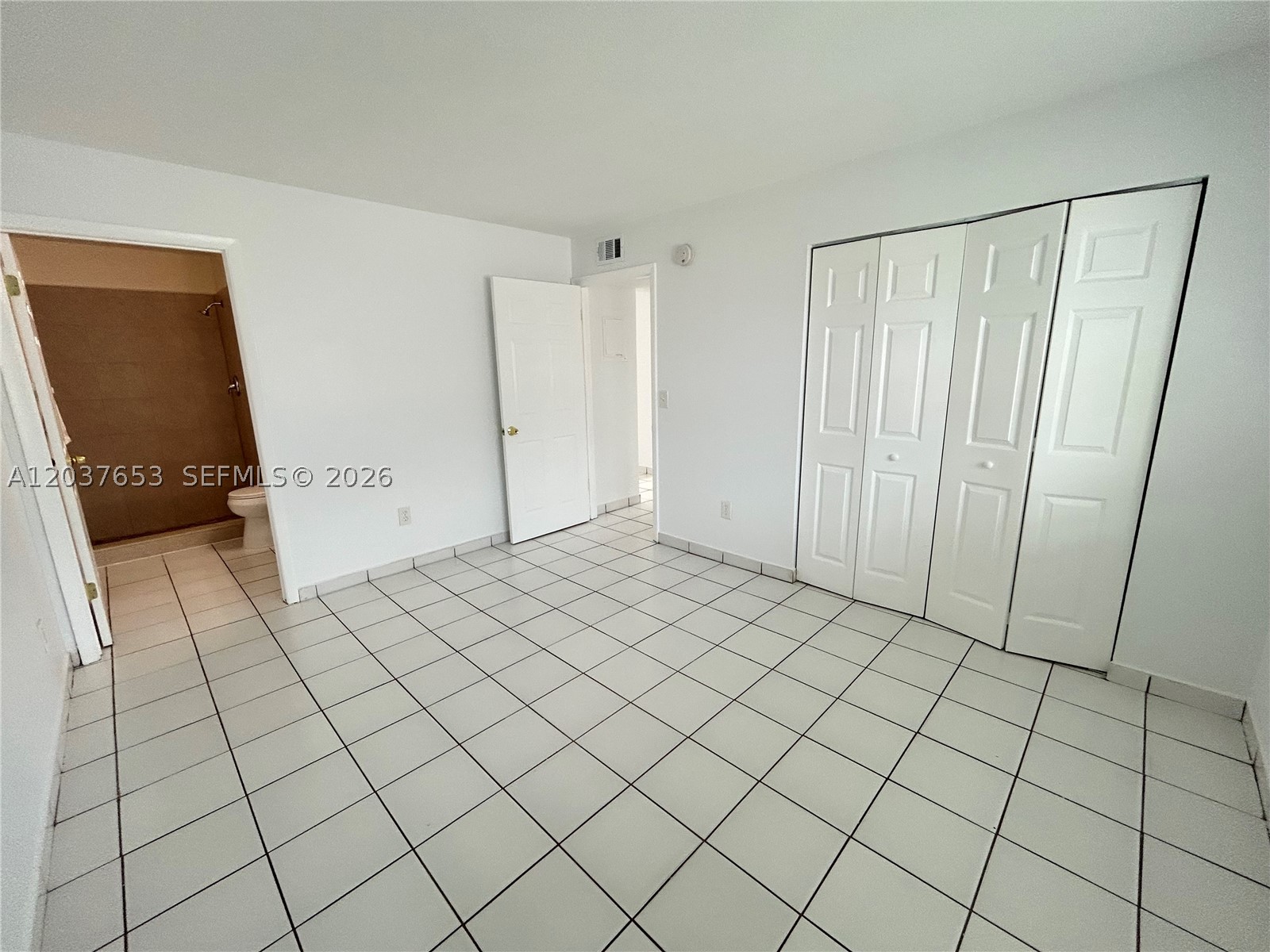 ROZLAND CONDO - Residential Lease