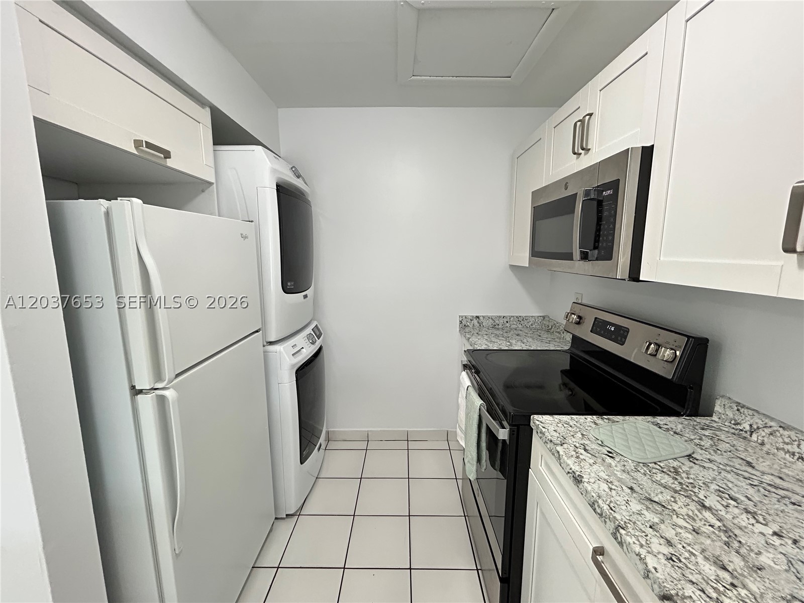 ROZLAND CONDO - Residential Lease