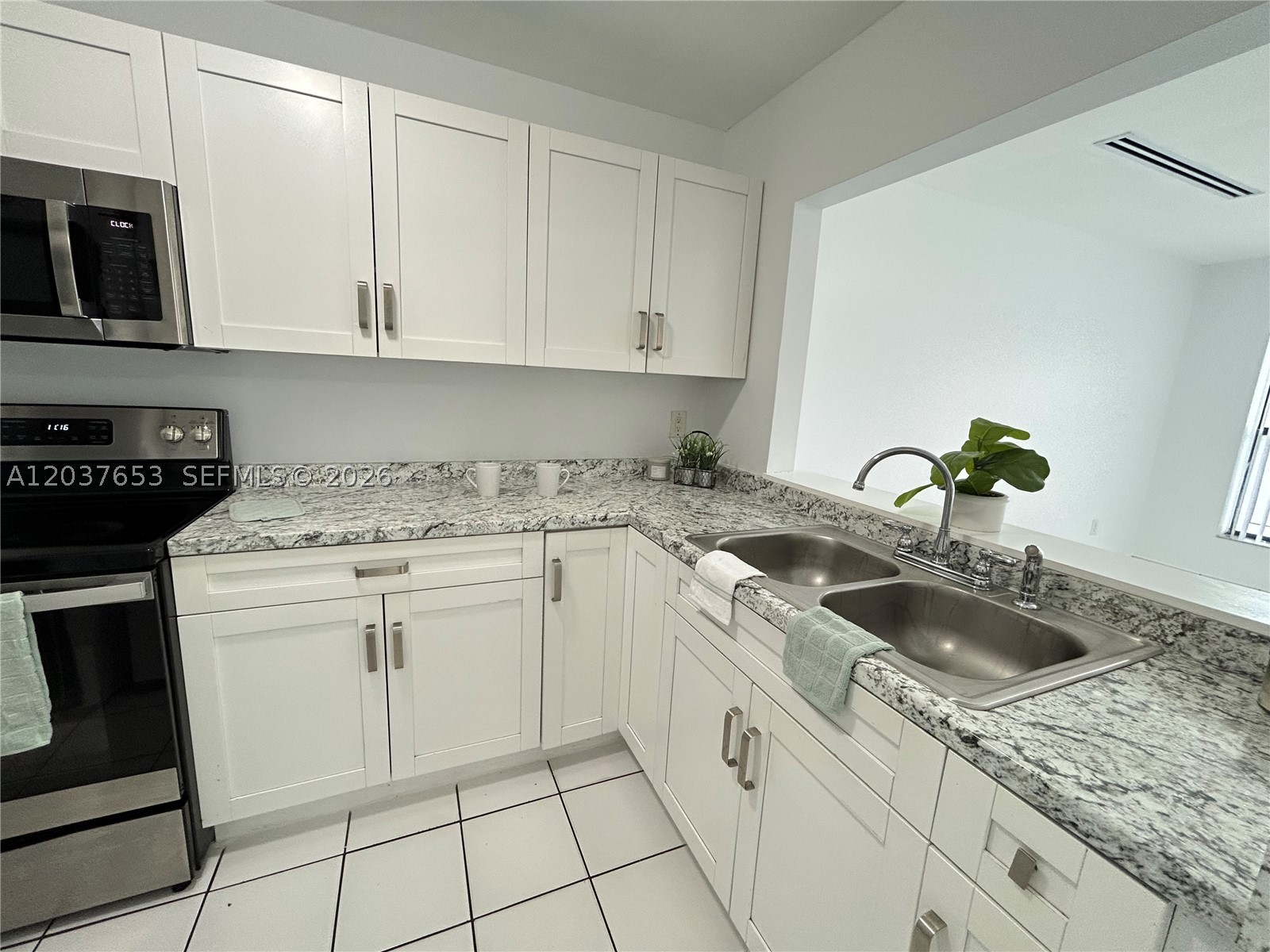 ROZLAND CONDO - Residential Lease