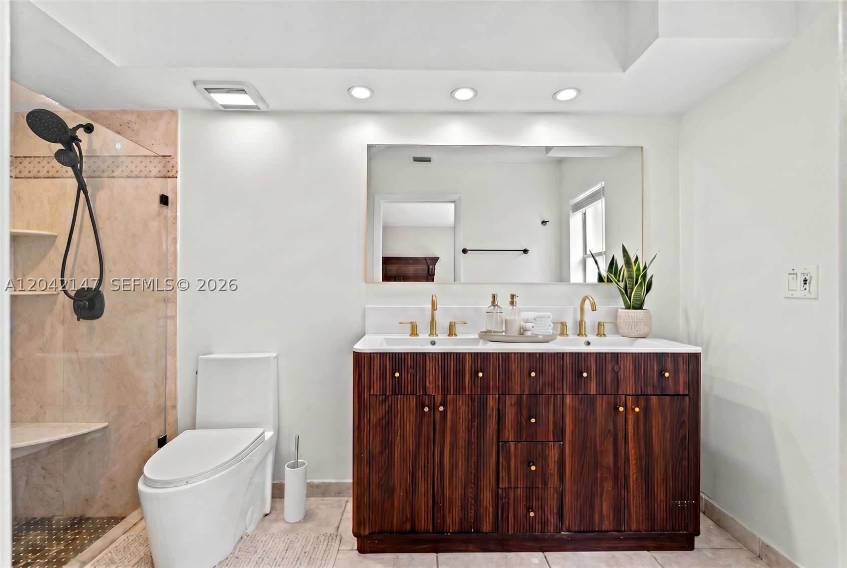 EMBASSY LAKES - Residential