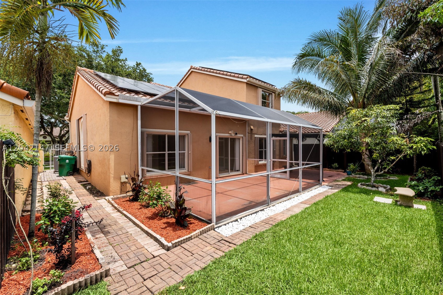 EMBASSY LAKES - Residential