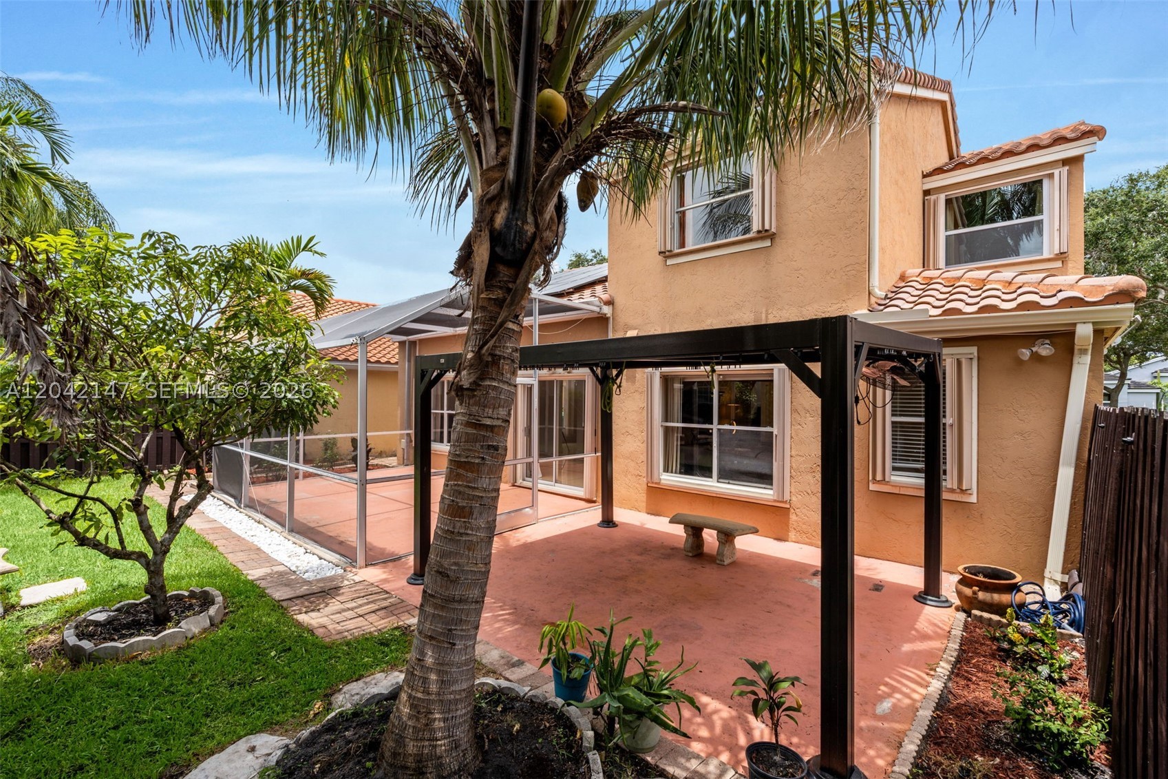 EMBASSY LAKES - Residential