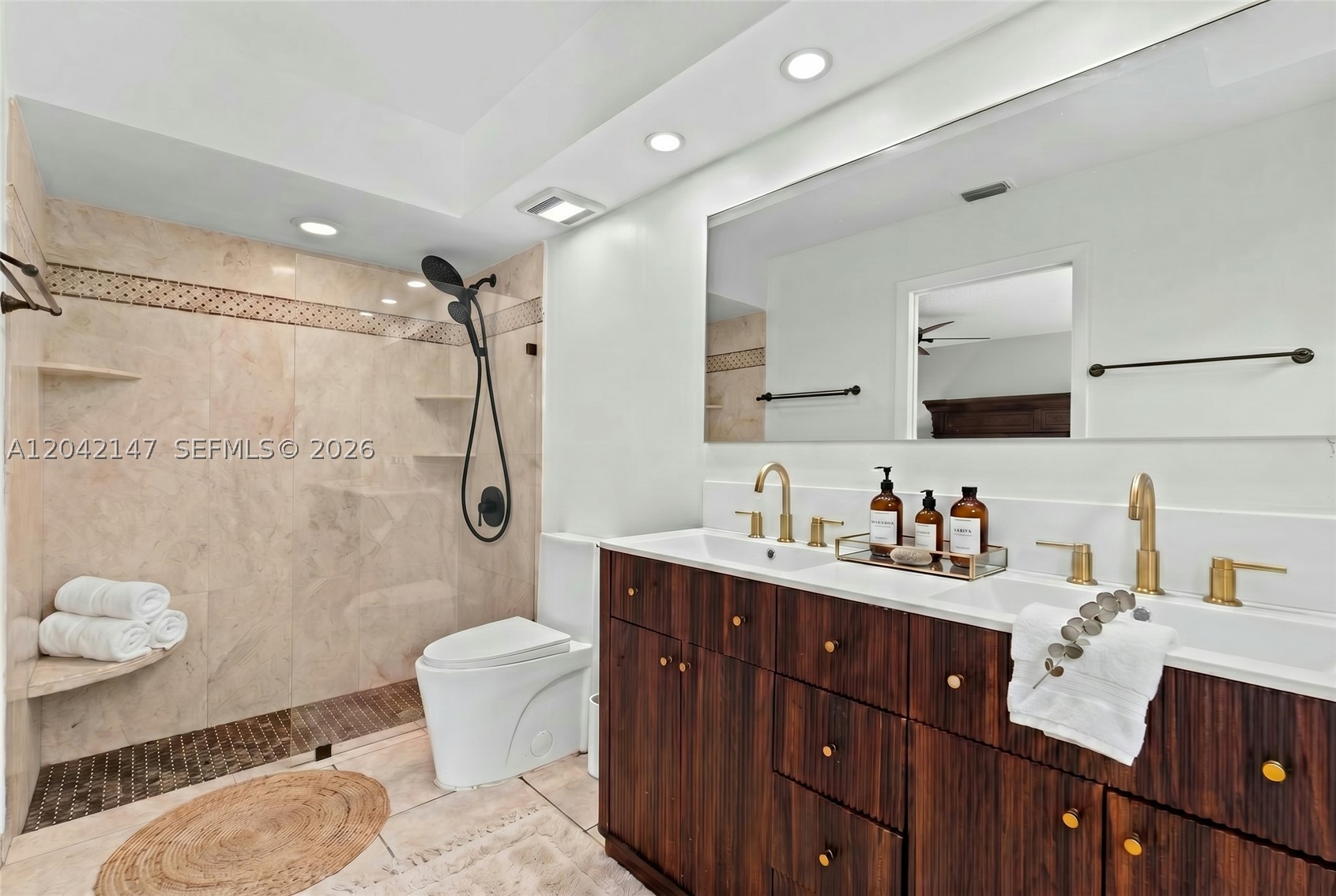 EMBASSY LAKES - Residential