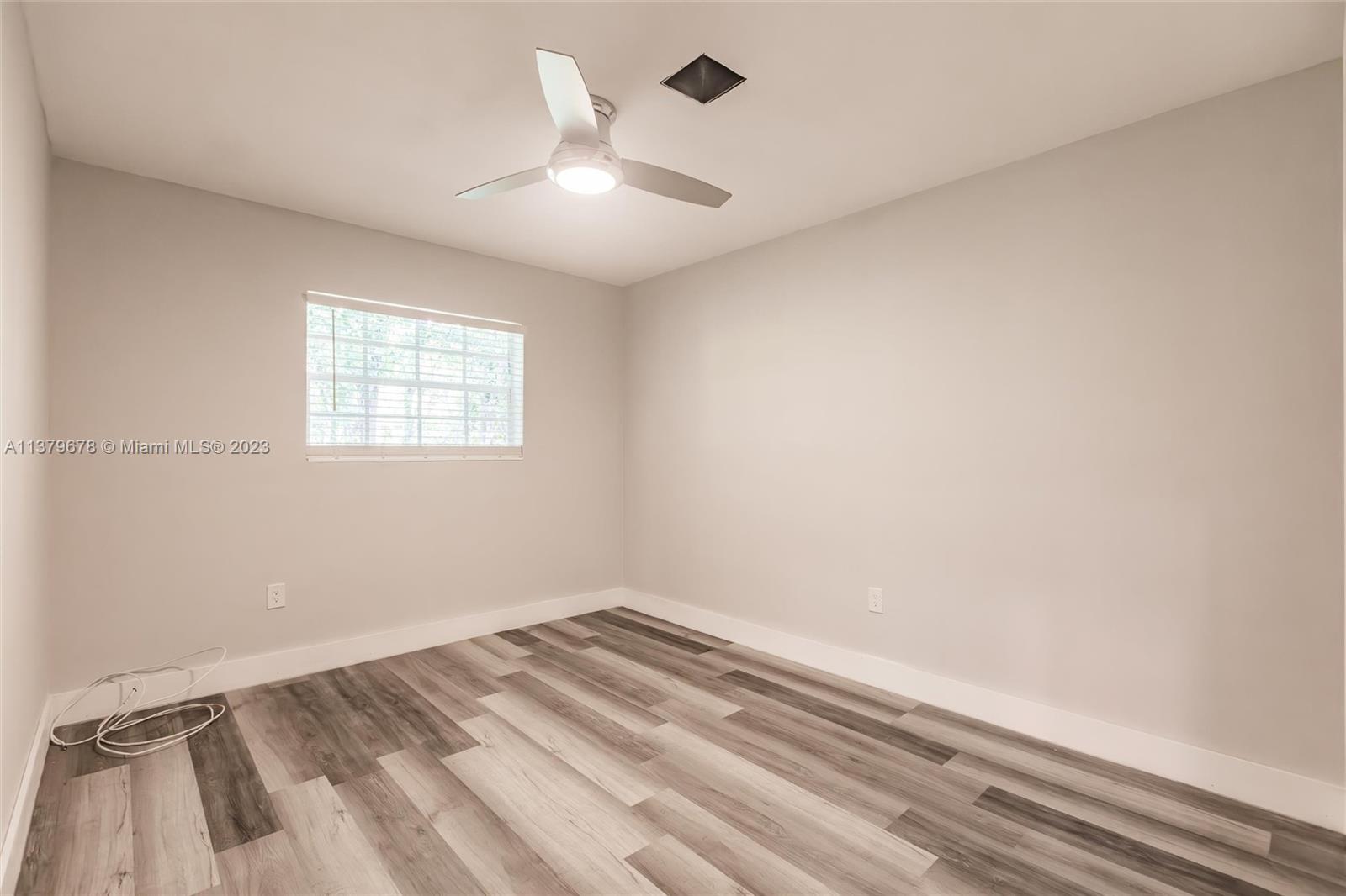 HOLLYWOOD PINES NO 2 AMEN - Residential