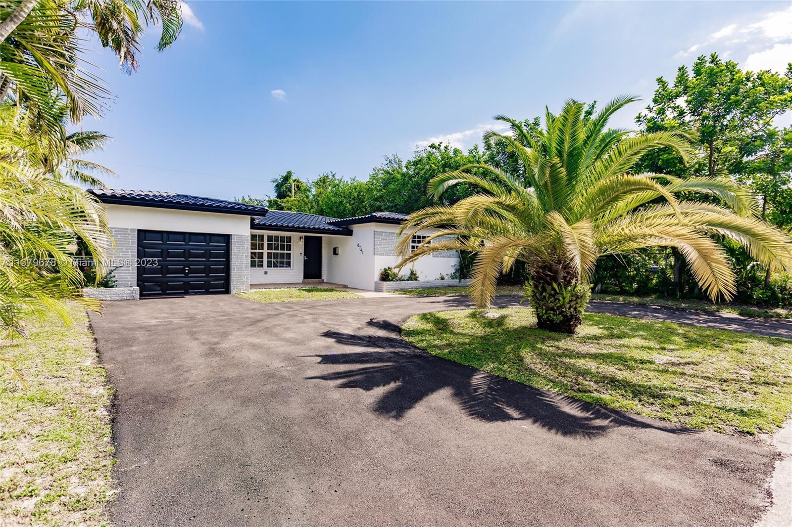 HOLLYWOOD PINES NO 2 AMEN - Residential