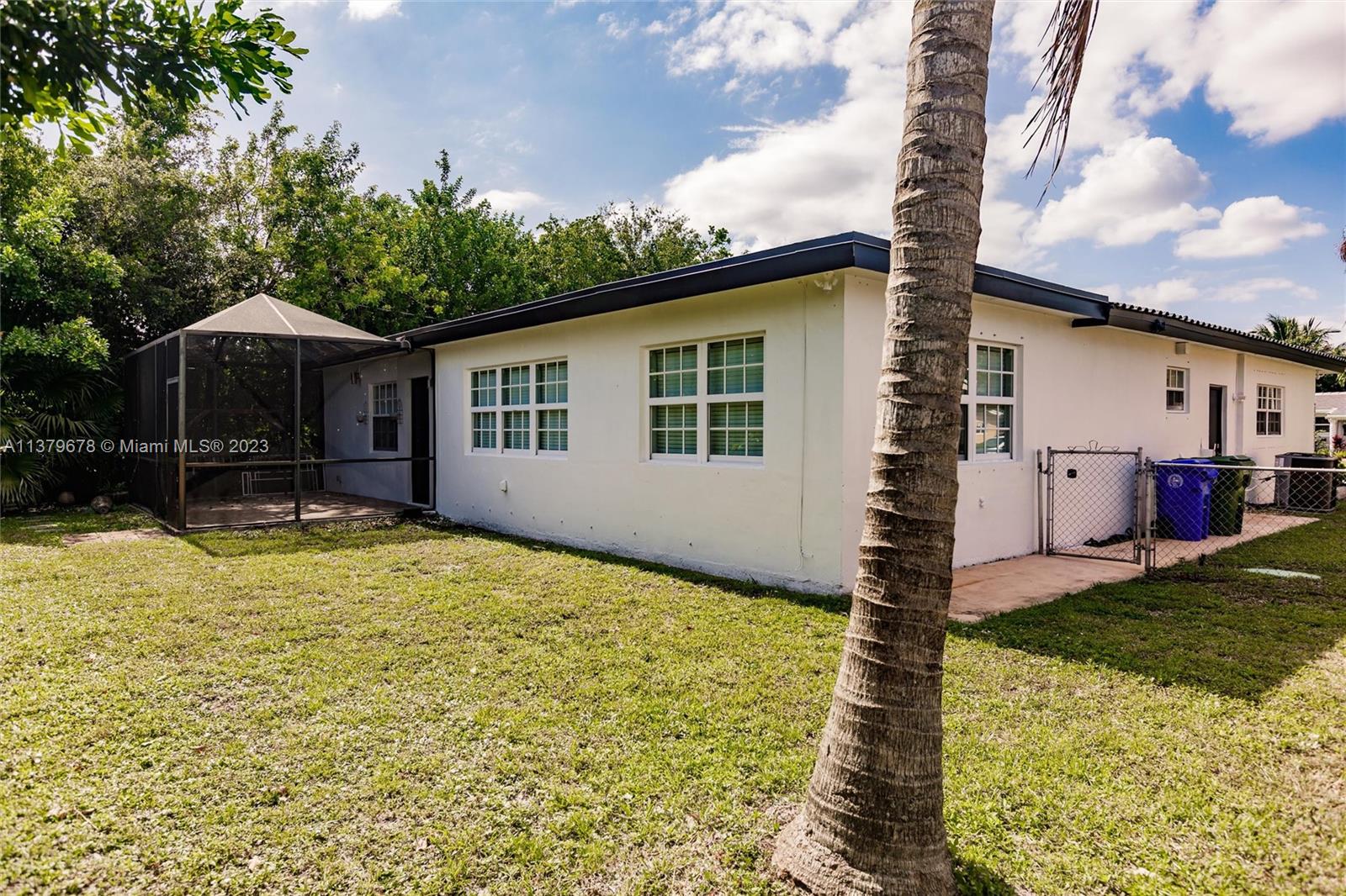 HOLLYWOOD PINES NO 2 AMEN - Residential