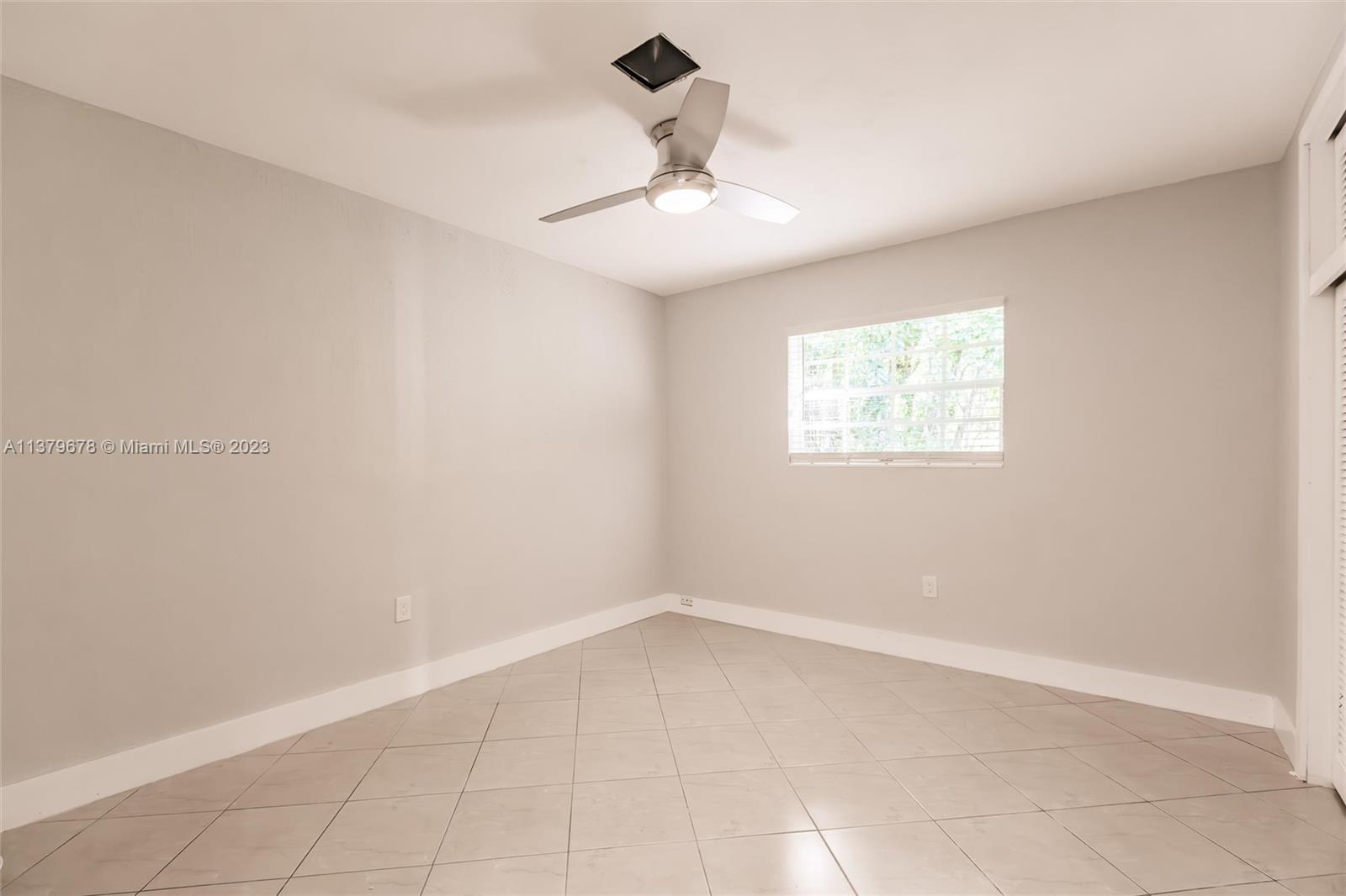 HOLLYWOOD PINES NO 2 AMEN - Residential
