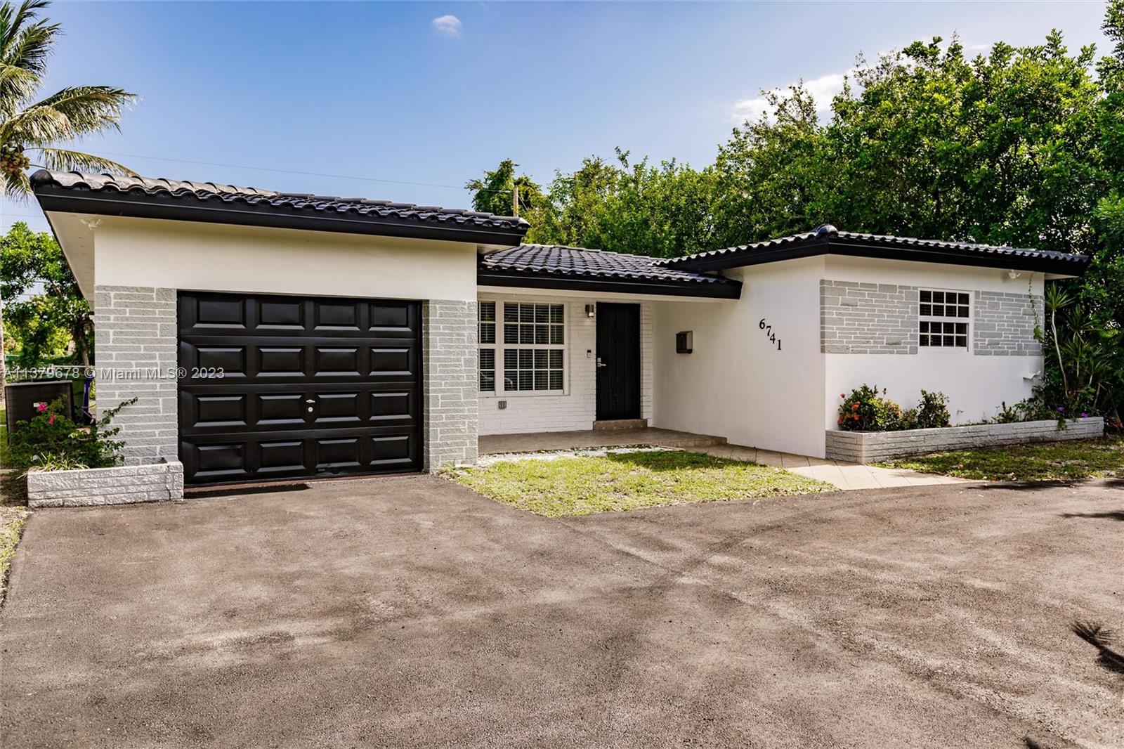 HOLLYWOOD PINES NO 2 AMEN - Residential