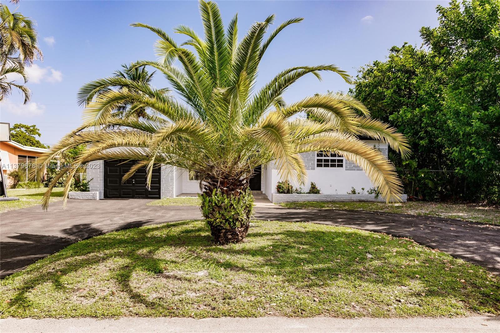 HOLLYWOOD PINES NO 2 AMEN - Residential