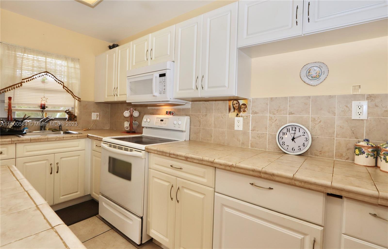 BEVERLY HILLS CONDO NUMBE - Residential