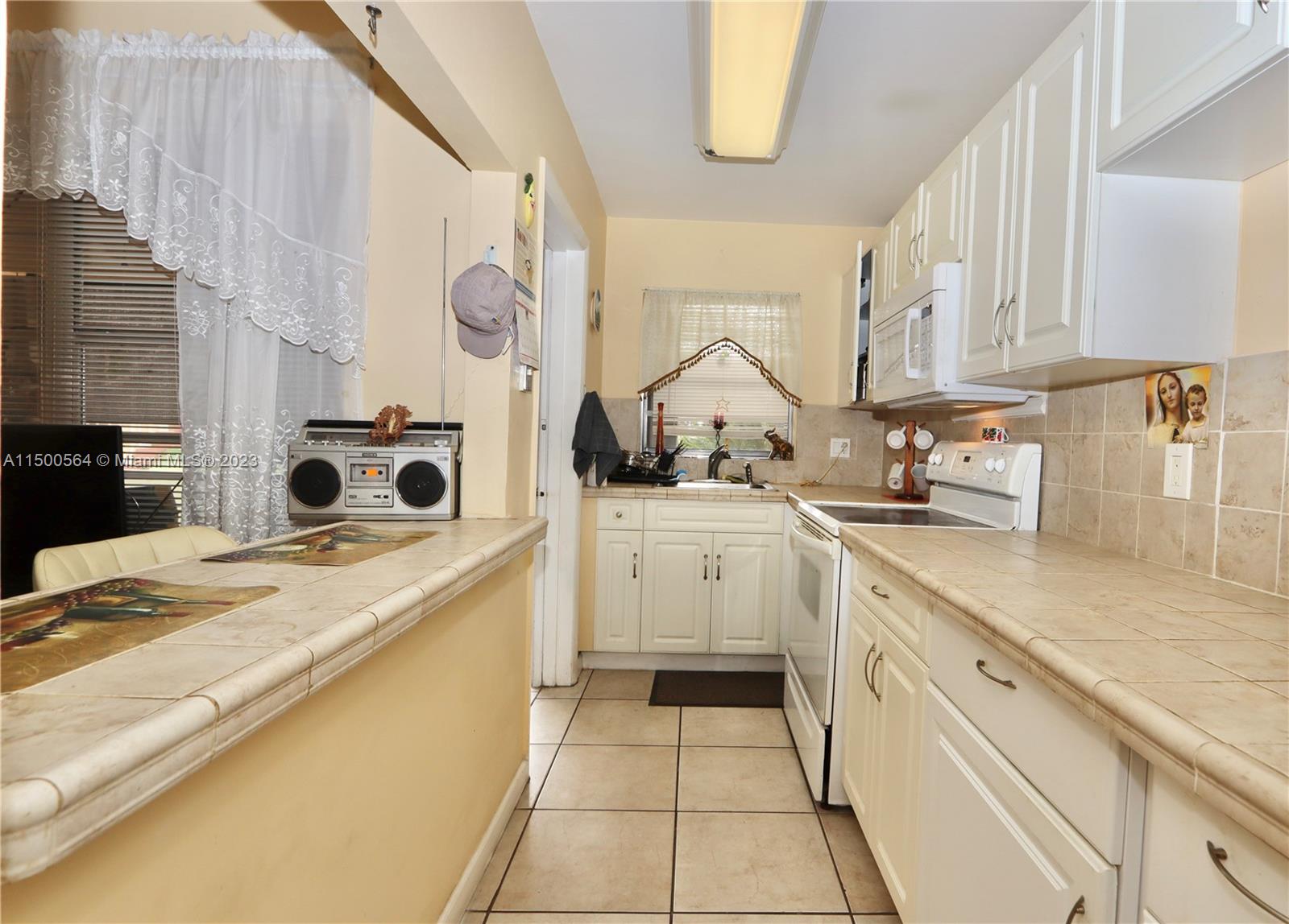 BEVERLY HILLS CONDO NUMBE - Residential