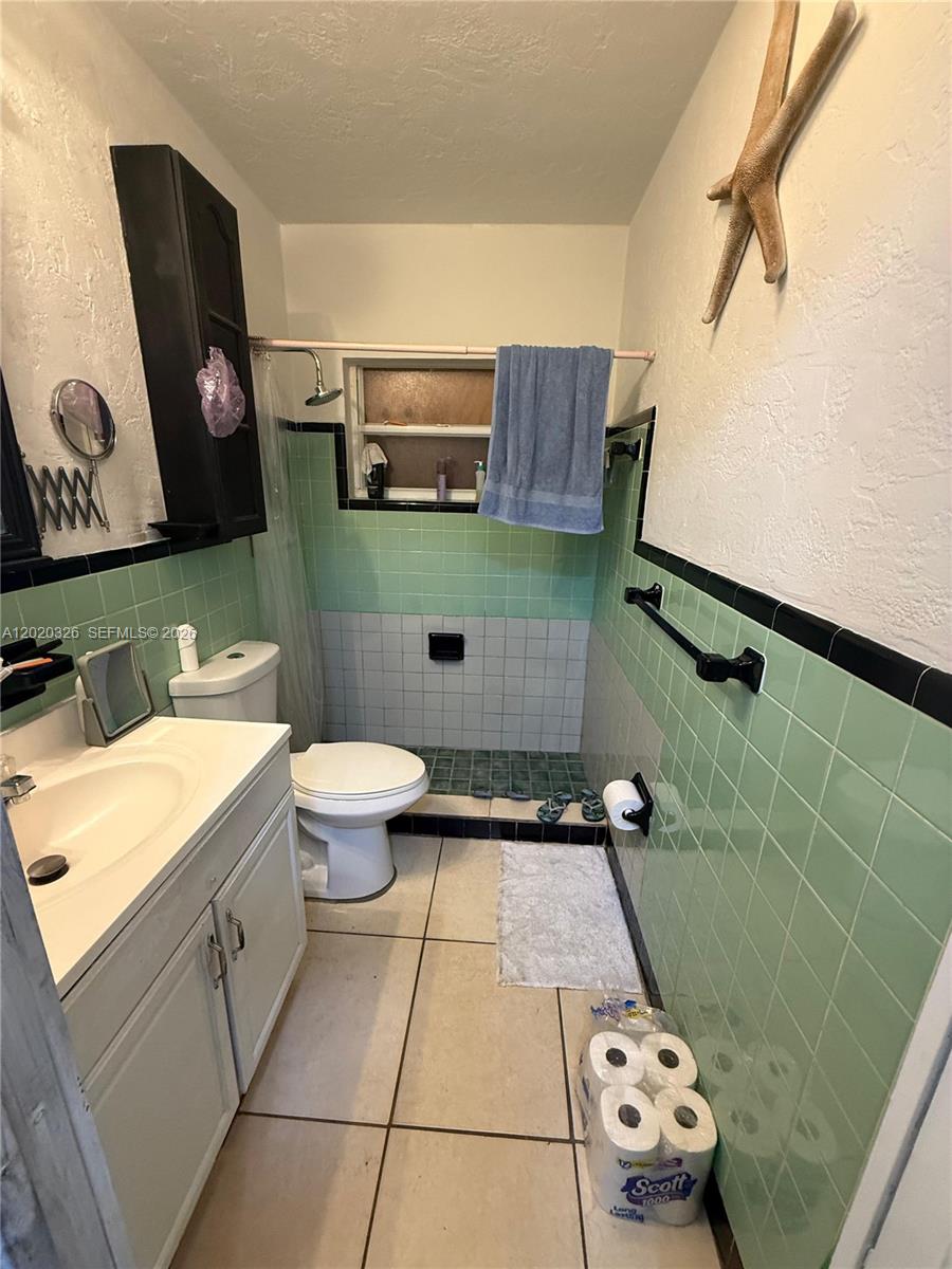 THE TROPICS AMD - Residential