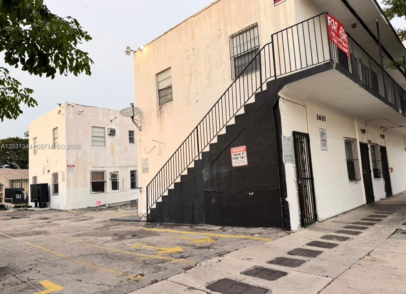 Spacious and clean 1 Bedroom / 1Bath with tile flooring. Cold AC. ***Move-in Special*** First Month and One Month Security Deposit with Qualifying Credit and Verifiable Income. Welcome to showing!