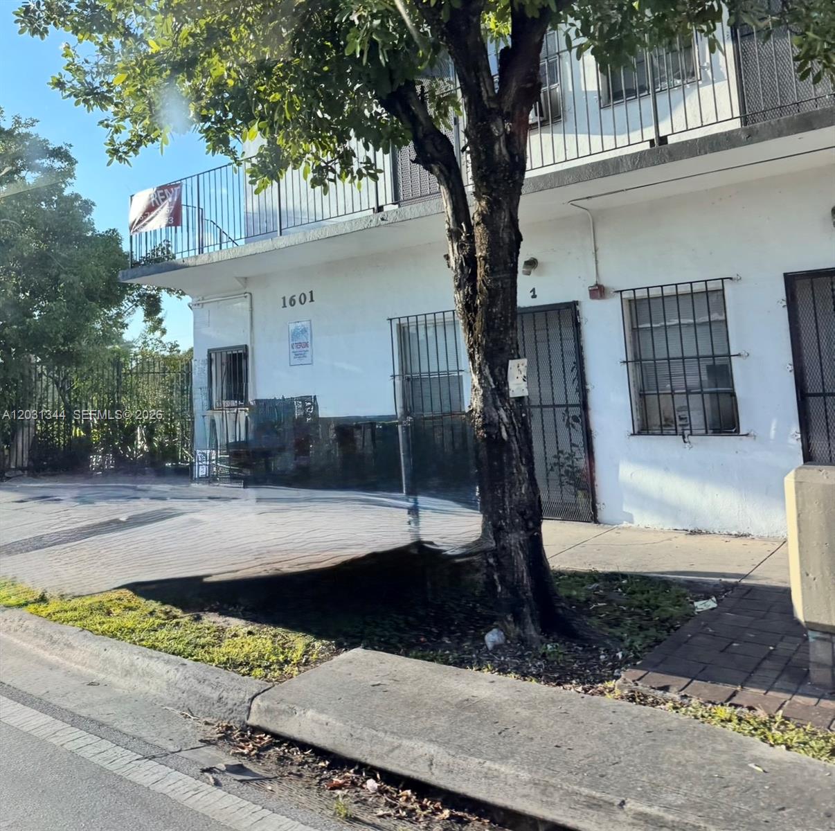 E LIBERTY CITY SEC A - Residential Lease