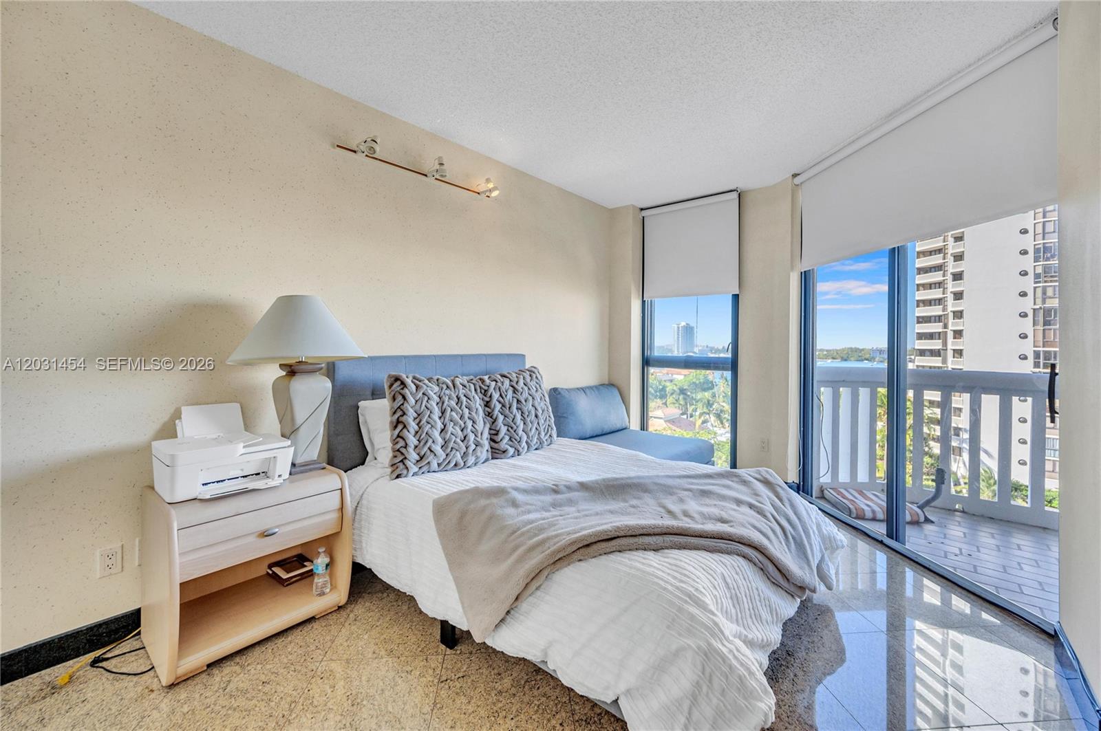 2000 ISL BLVD WILLIAMS IS - Residential