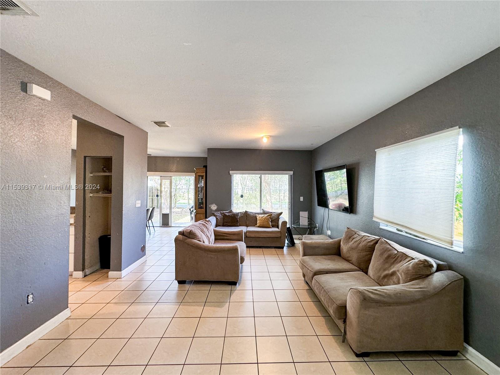 EMILIOS PLACE AT OASIS - Residential