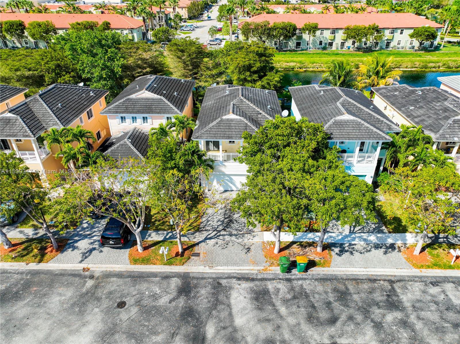 EMILIOS PLACE AT OASIS - Residential