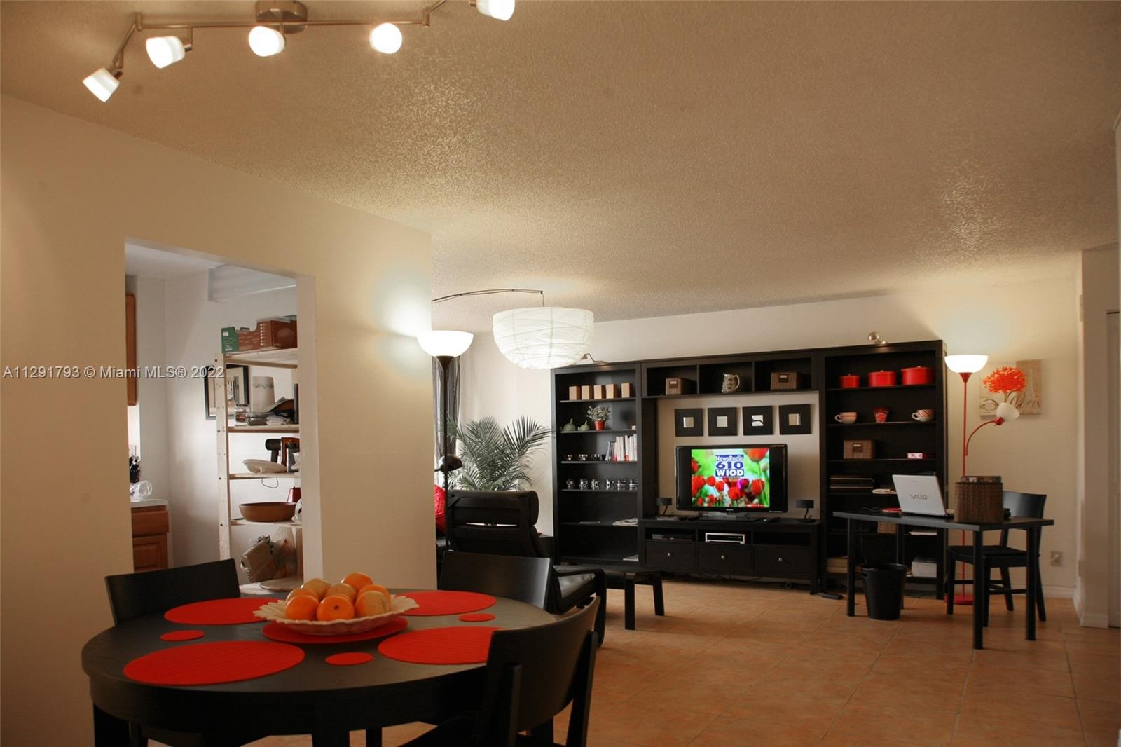 PLAZA OF AMERICAS CONDO P - Residential Lease