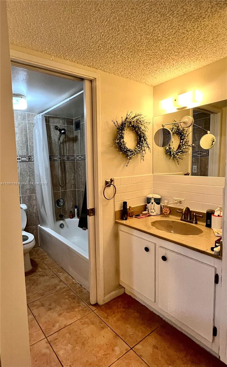 PLAZA OF AMERICAS CONDO P - Residential Lease