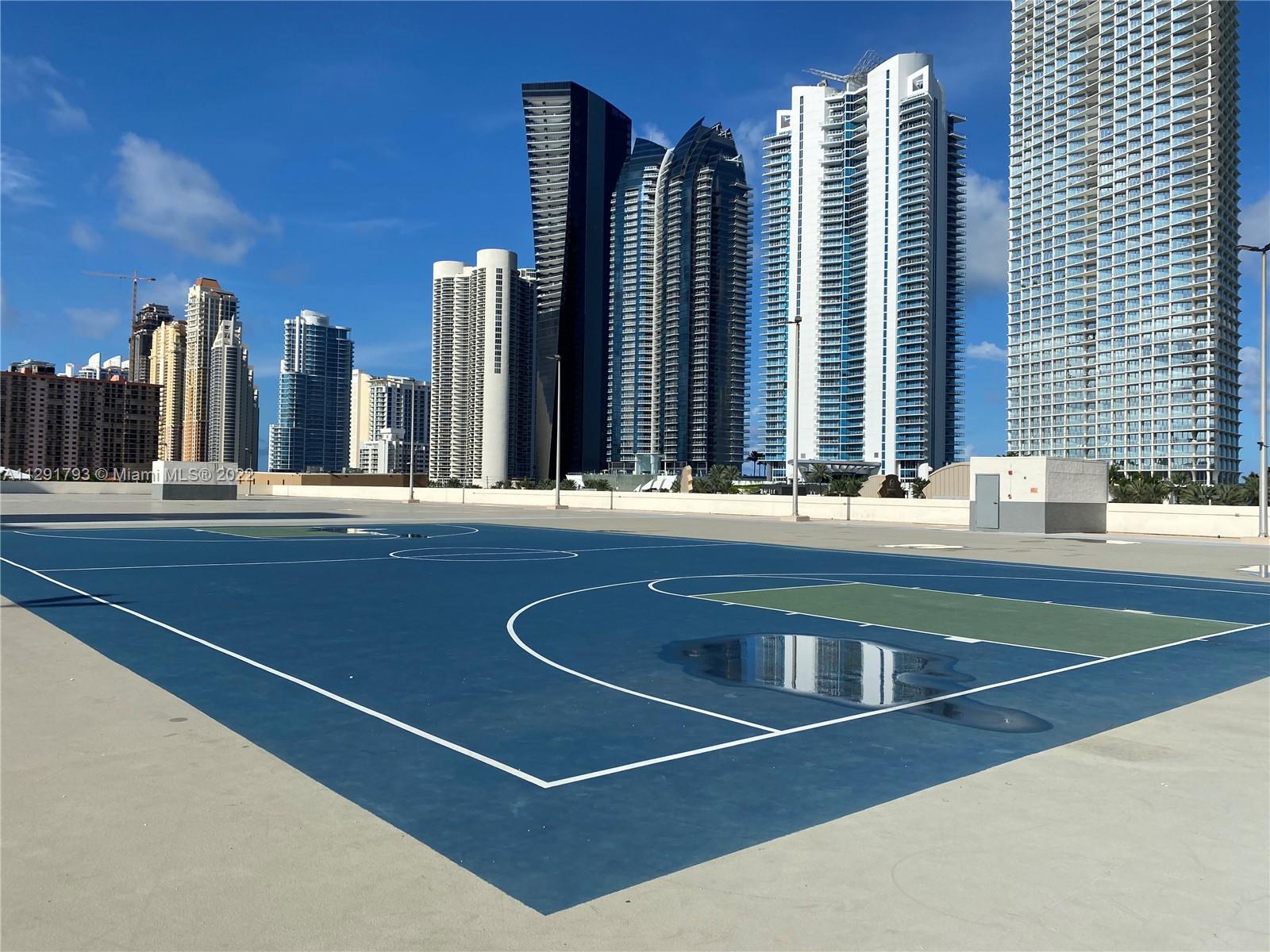 PLAZA OF AMERICAS CONDO P - Residential Lease