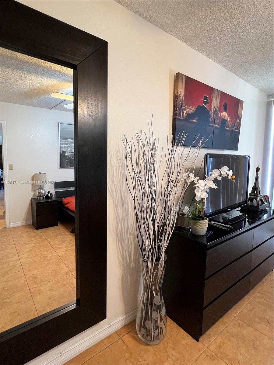 PLAZA OF AMERICAS CONDO P - Residential Lease