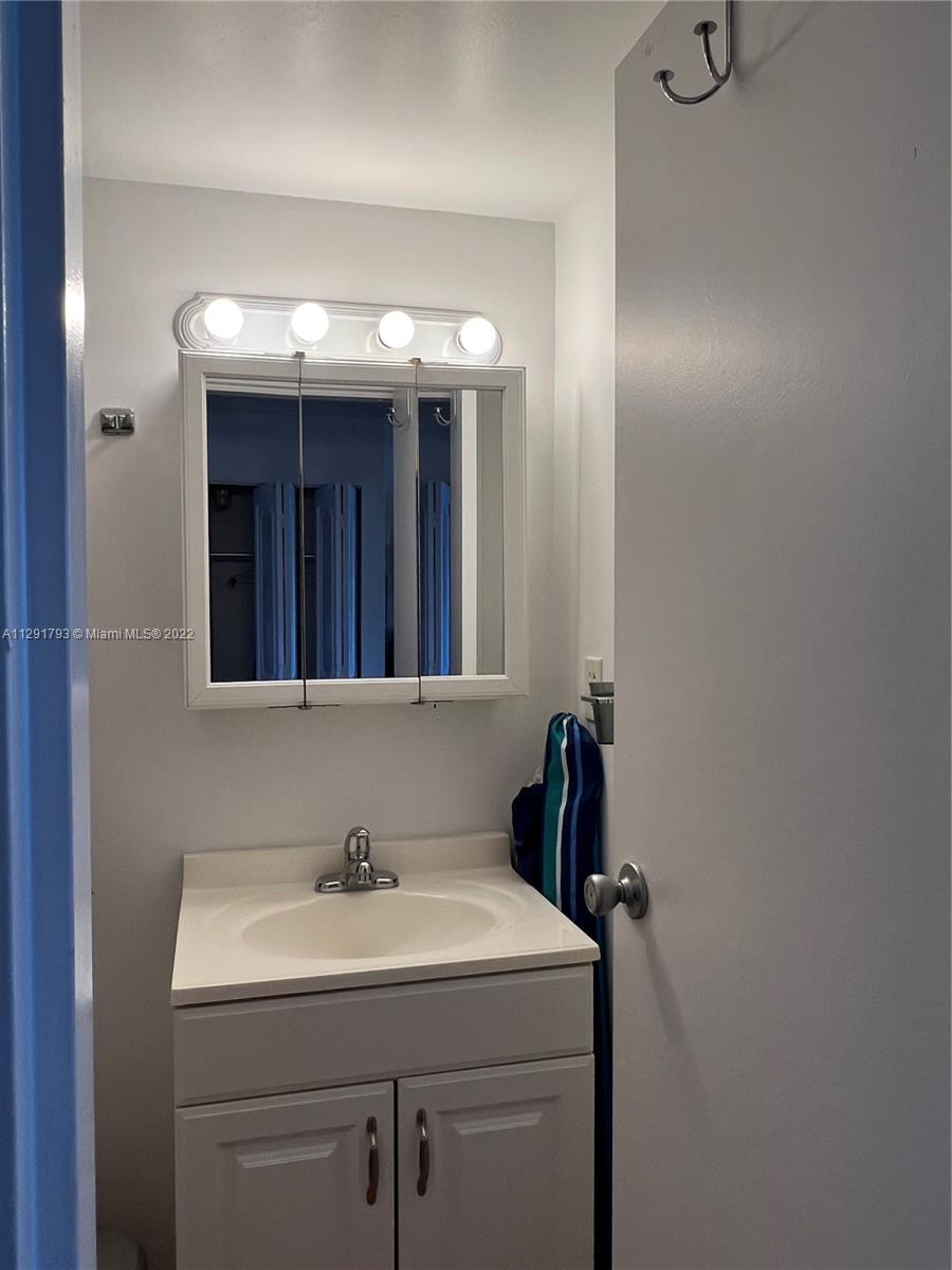 PLAZA OF AMERICAS CONDO P - Residential Lease