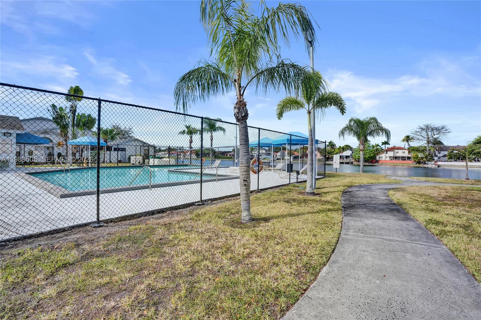 WESTWIND LAKES GARDEN HOM - Residential