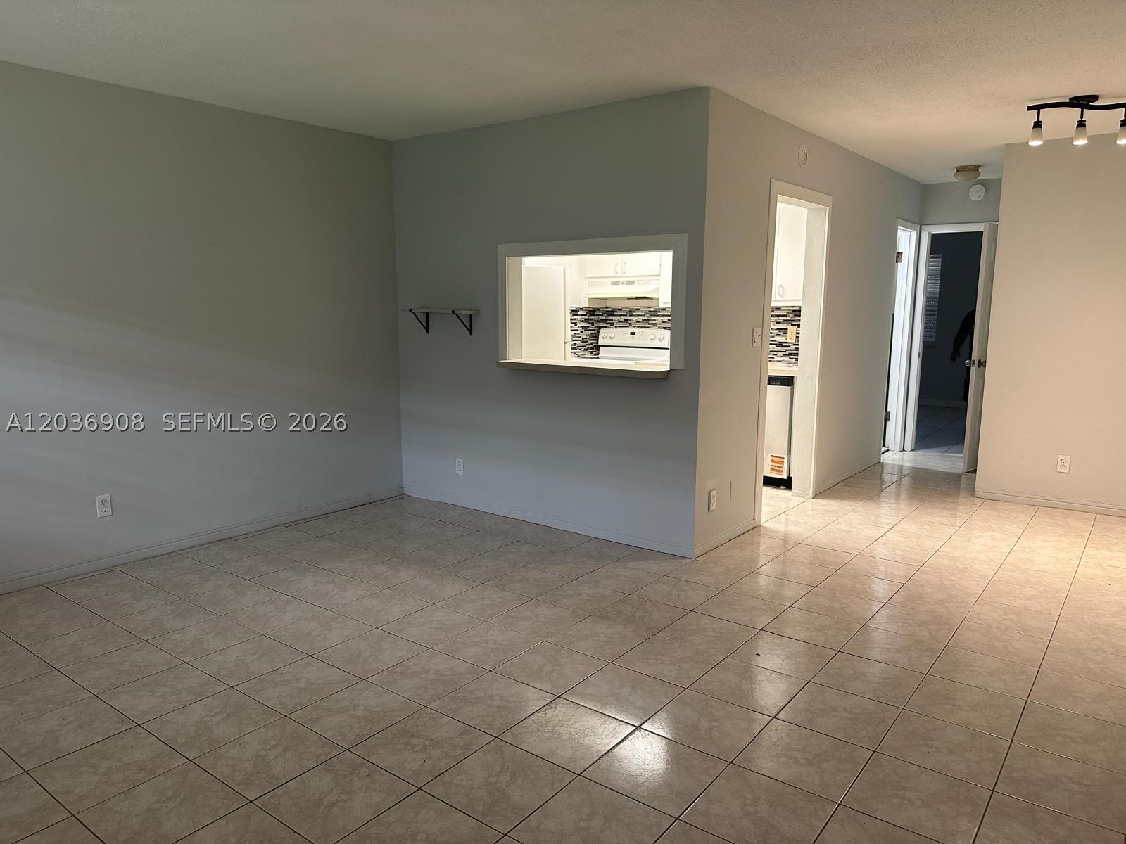 TOWN COLONY CONDO - Residential