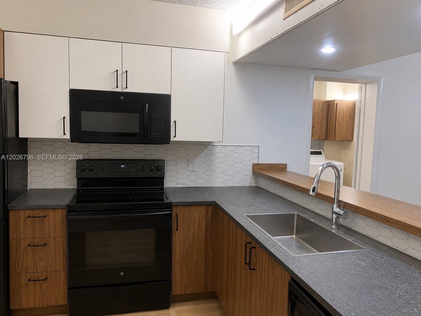 CONDO 25 OF WHITEHALL - Residential Lease